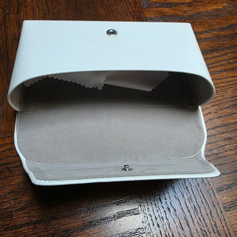 Michael Kors White Saffiano Sunglasses Case‎ Hard Shell with Cleaning Cloth